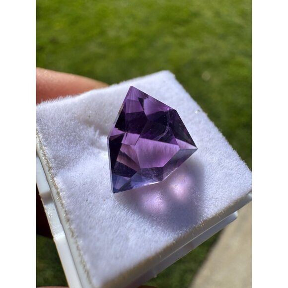 4.01 carat Amethyst from Rwanda - Cut by Ravenstein Gems - Picture 5 of 8